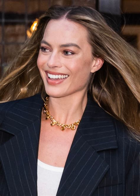 Margot Robbie contract